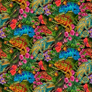 Könnte beinhalten: Ein lebendiges, farbenfrohes Muster mit grünen Blättern, rosa und roten Blumen sowie blauen, grünen und gelben Chamäleons. Das Muster eignet sich perfekt für Stoffe, Tapeten oder andere Dekorationsprojekte.