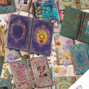 Könnte beinhalten: Ein Stoffmuster mit einer Collage von Büchern im Vintage-Stil, offen und geschlossen, mit floralen und verzierten Designs. Die Bücher sind in verschiedenen Farben gehalten, darunter Blau, Grün und Rosa, mit goldenen Akzenten. Einige Bücher haben Illustrationen.