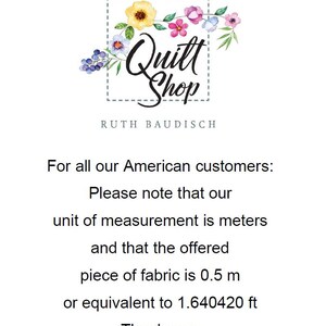 K&ouml;nnte beinhalten: Ein florales Design mit den Worten "Quilt Shop" und "RUTH BAUDISCH" in einem wei&szlig;en Kasten. Der Text darunter lautet: "F&uuml;r all unsere amerikanischen Kunden: Bitte beachten Sie, dass unsere Ma&szlig;einheit Meter ist und dass das angebotene Stoffst&uuml;ck 0,5 m oder 1,640420 Fu&szlig; entspricht. Vielen Dank."
