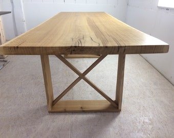Dining table made of an oak plank approx. 1 meter wide