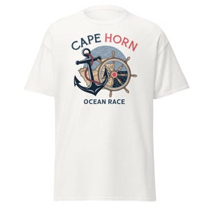 Cape Horn Ocean Race T-Shirt – Vintage Segelshirt mit Steuerrad, Anker und Karte | Maritimes Design für Segler und Abenteurer