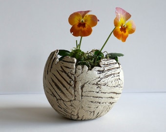 Übertopf Ø 9 cm , Blumentopf SCHRAFFUR, Kugelübertopf aus Keramik
