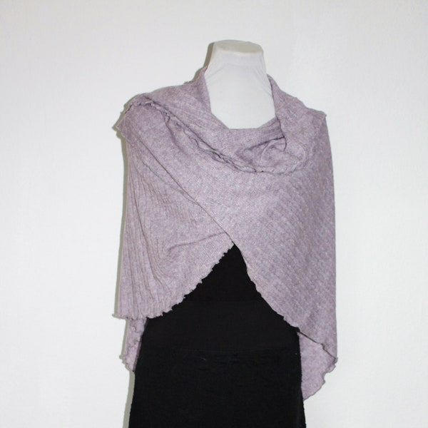 Triangular shawl/stole/scarf soft viscose knit, lilac/mauve mottled with a delicate cable pattern