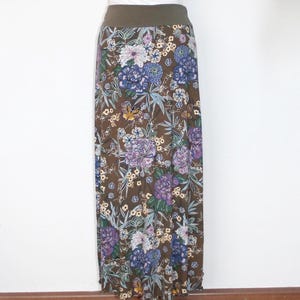 Maxi skirt made of lightweight viscose jersey in olive with blue/purple/white floral pattern, rolled hem