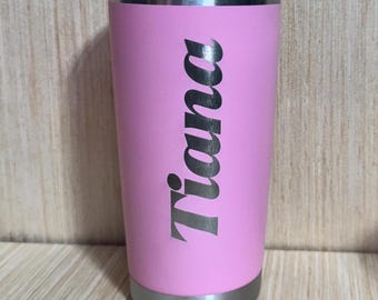 Vaso térmico de 20 onzas hecho a medida con grabado de nombre o logotipo.