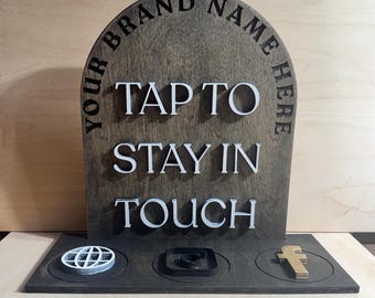 Letrero para pequeñas empresas con tecnología NFC táctil: conéctese en redes sociales con sus clientes.