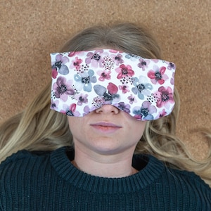 Yoga eye pillow made of cotton fabric – Meditation relaxation pillow filled with lavender and organic spelt – Light weight for relaxing eyes