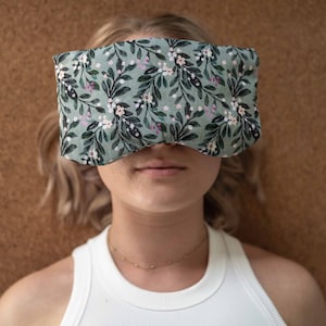 Eye pillow yoga for meditation filled with lavender + organic spelt