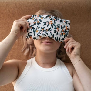 Lavender eye pillow – homemade relaxation pillow for yoga and meditation – filled with spelt grains – blue white with oranges