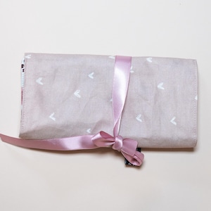Personalisierte Schmuckaufbewahrung mit Band – Schmuckbeutel für Ringe, Ohrringe & Ketten – Geschenk für Sie handmade, Rosa Blumen