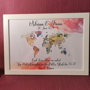Geldgeschenk Bilderrahmen, Geschenk zur Hochzeit mit Motiv Weltkarte und Spruch, personalisiert mit Namen und Daten A4 21x30cm *karokreativ*