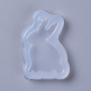 Könnte beinhalten: Transparente Silikonform in Form eines Hasen, mit einem Loch oben zum Aufhängen.