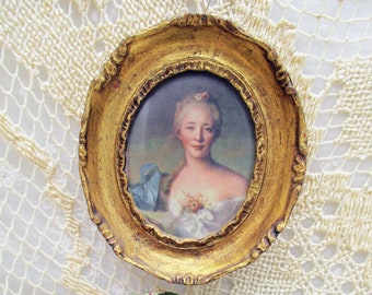 Vintage unusual very beautiful oval Florentine frame elegant lady from old times, great print