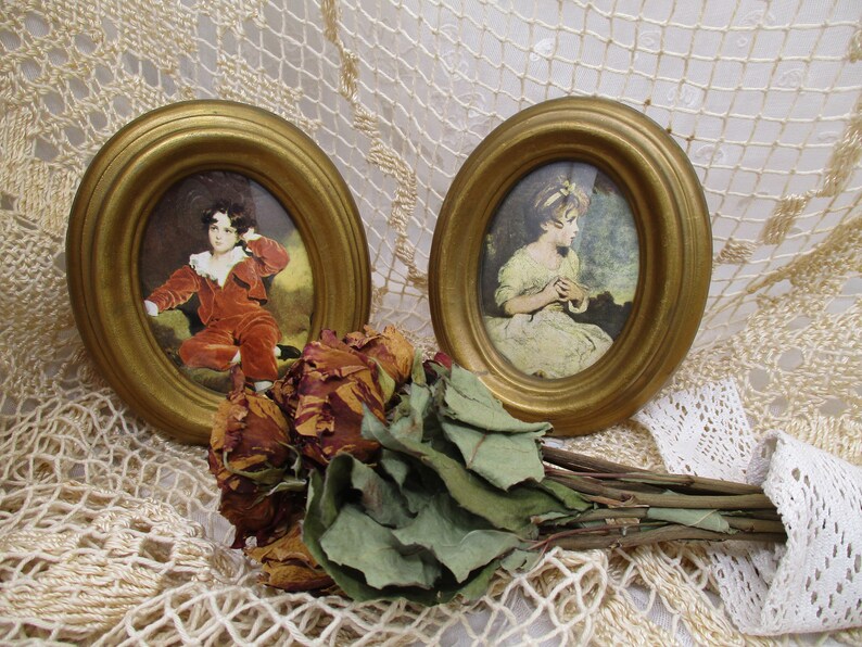 Vintage beautiful oval picture frames, gold frames, Florentine picture frames 2 pieces, to put image 1