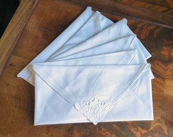 Vintage 6 pieces large napkins with small embroidery, scalloped edge 38 x 38 cm