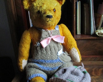 Vintage hier kommt ein hübscher  alter Teddybär  " Bernd  "  er friert immer