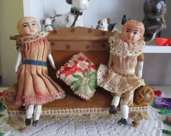 antique Schildkröt dollhouse doll porcelain arms/legs clothing before 1900