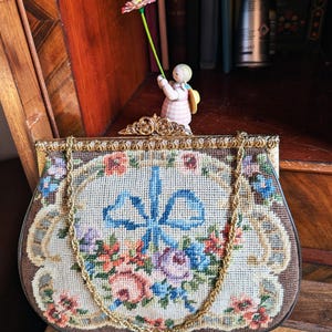 Vintage ausgefallene braune feine     Gobelin - Stickerei - Tasche , blaues Schleifenmuster, Blumen    , Abendtasche ,