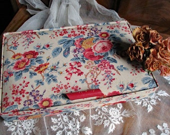 Vintage very nice fabric box, rose pattern