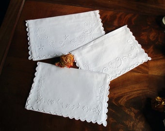 Vintge 3 pieces very nice white napkins -- bags, embroidered, table linen, handkerchief bag