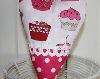 Stoffherz in country house style,17 cm, cupcakes, polka dots