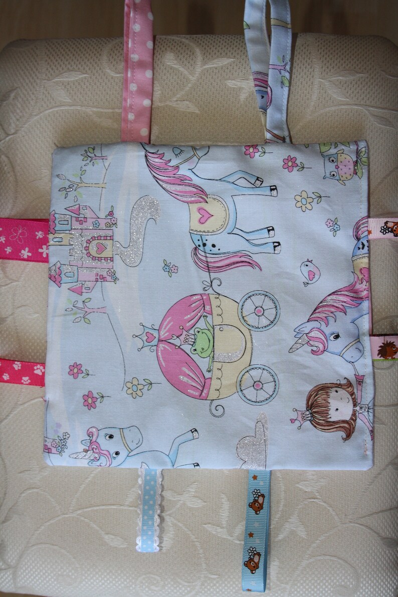 Baby Knistertuch, mit Namen, Prinzessin,Einhorn, mit Wunschnamen bestickt, Handarbeit Bild 2