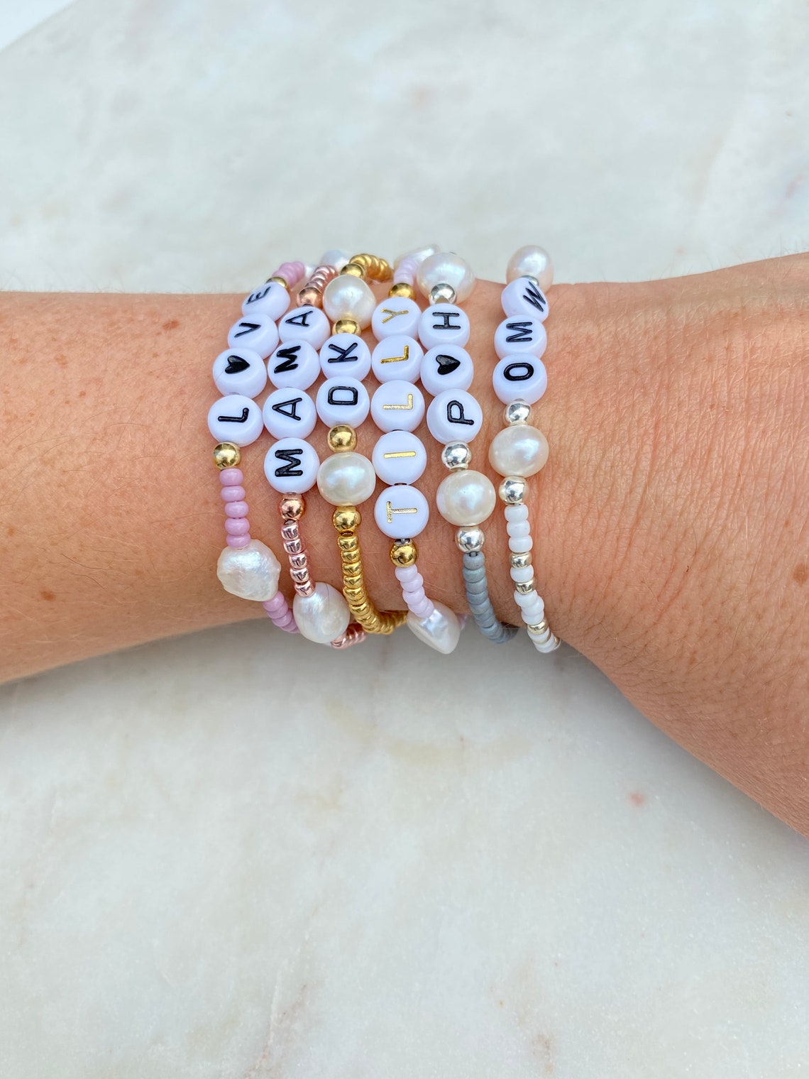 Bracelet nom noir bracelet en mots monochrome bracelet en Etsy