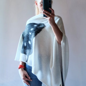 Poncho felted with wool image 1