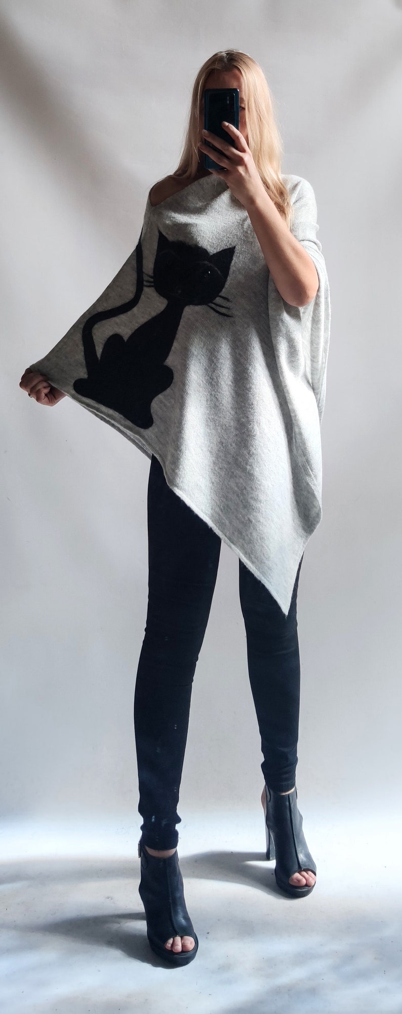 Cardigan, poncho decorated with wool sweater with a cat for a gift image 2