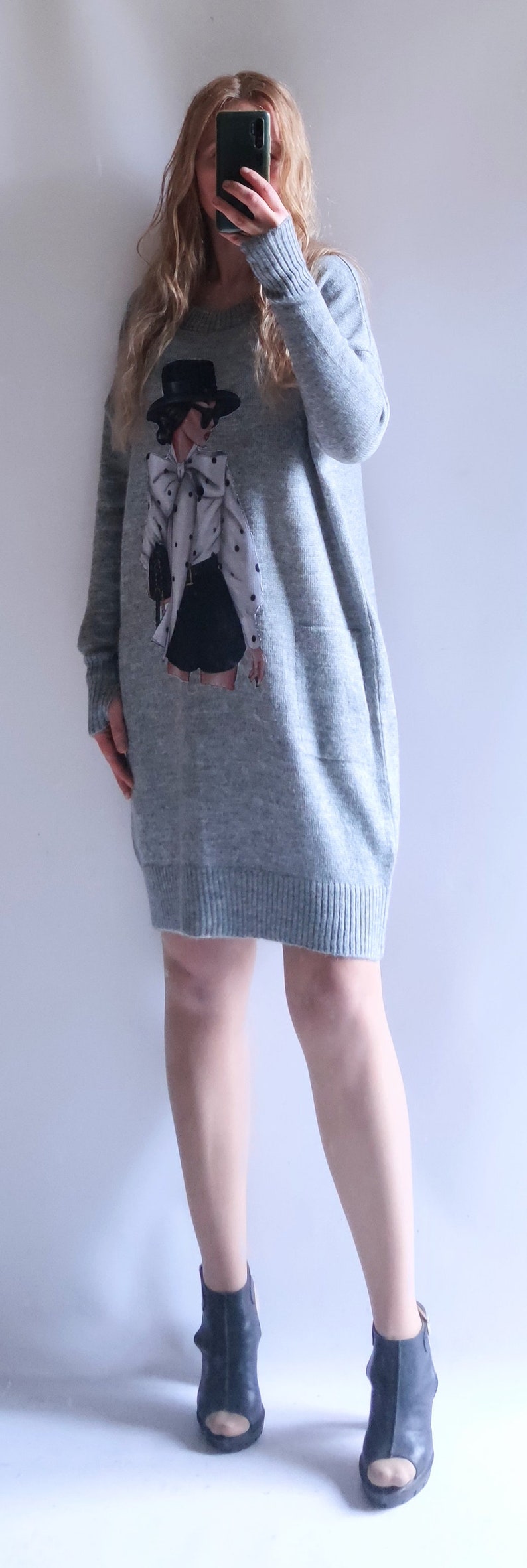 Oversized dress with an appliqué with pockets in four colors image 6