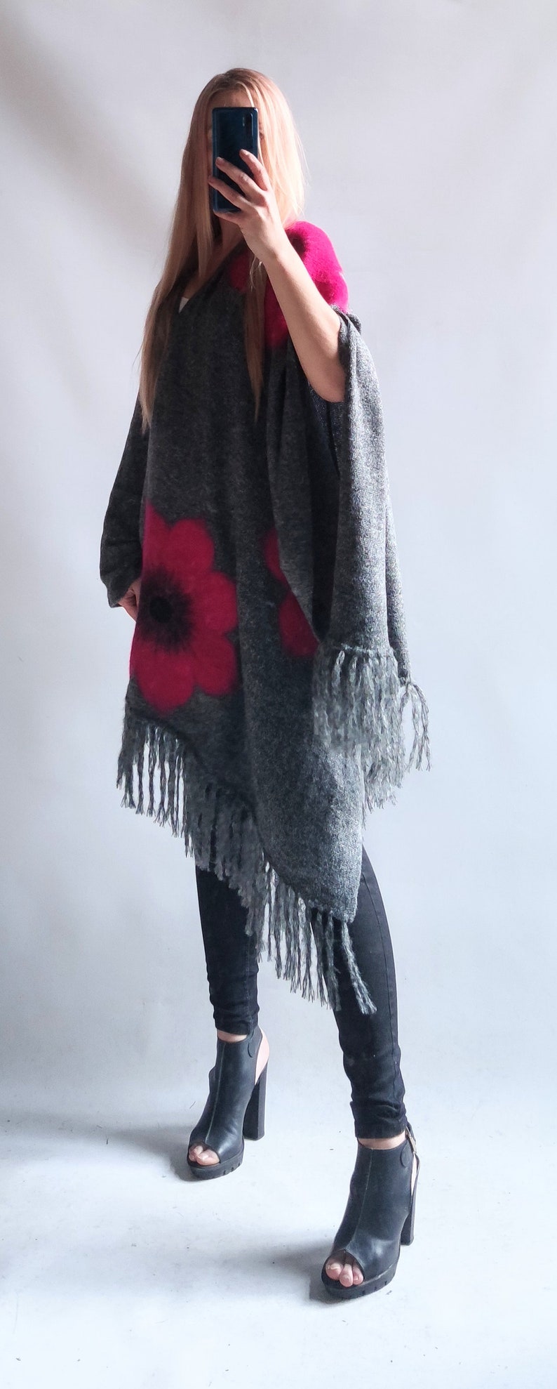 Poncho decorated with flowers, cape with tassels image 5