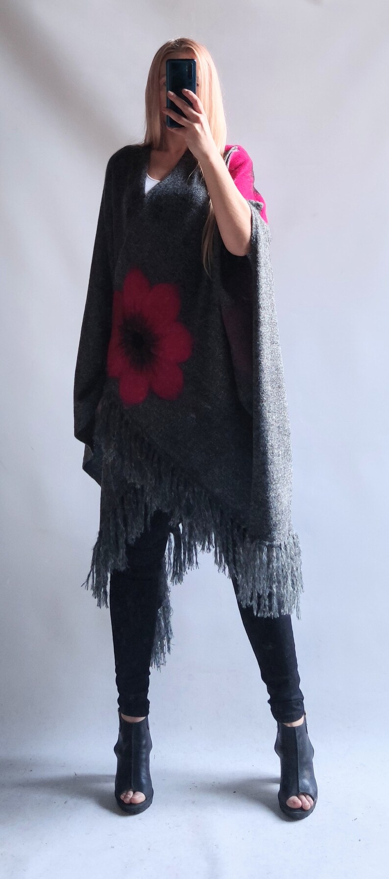 Poncho decorated with flowers, cape with tassels image 4