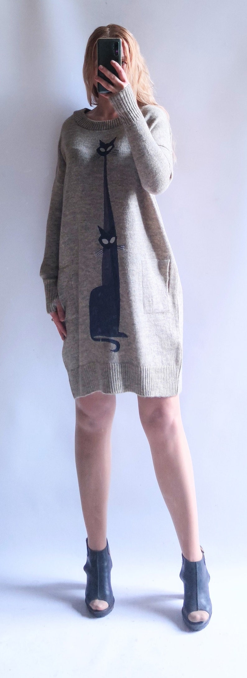 Oversized dress with an appliqué with pockets in four colors image 2