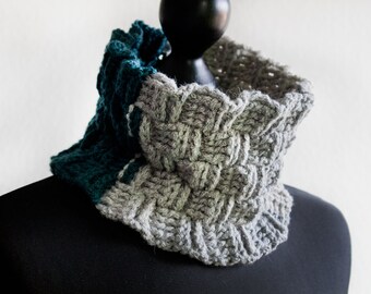Cowl, loop scarf, crochet, 100% wool, tri-colour