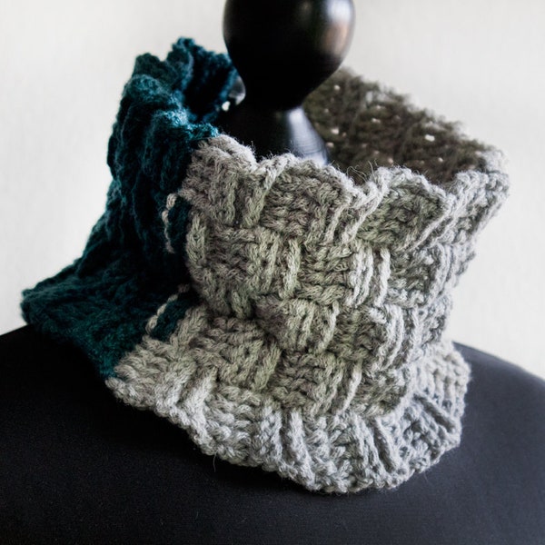 Cowl, Loop Schal, gehäkelt, 100% Wolle, dreifarbig