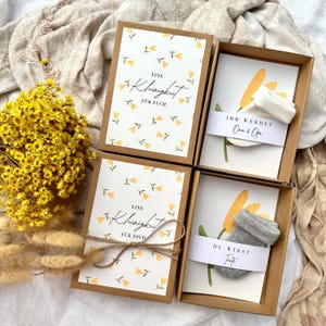 Schwangerschaft verkünden Geschenkschachtel Gelb Wildblumen Baby verkünden Ihr werdet Oma und Opa Babysocken Überraschung Baby