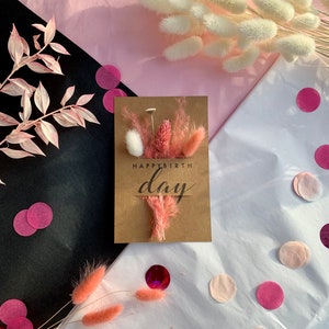 Karte LUISA mit Trockenblumen zum Geburstag Happy Birthday Kraftpapier