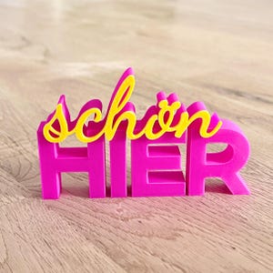 Neon Schriftzug „schön hier“ – 3D Druck Deko aus PLA – moderner Tisch Schriftzug – Neonpink Neonorange Neongelb Neonlime – Wohnaccessoire