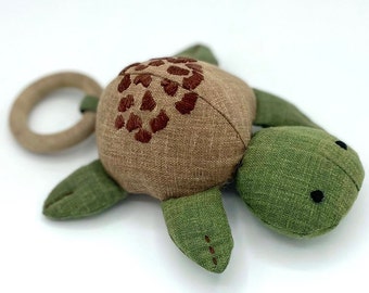 Hochet tortue en lin - Jouet pour bébé non toxique fait main - anneau en bois à mâcher - cadeau pour bébé inspiré de la nature - décoration de chambre de nouveau-né