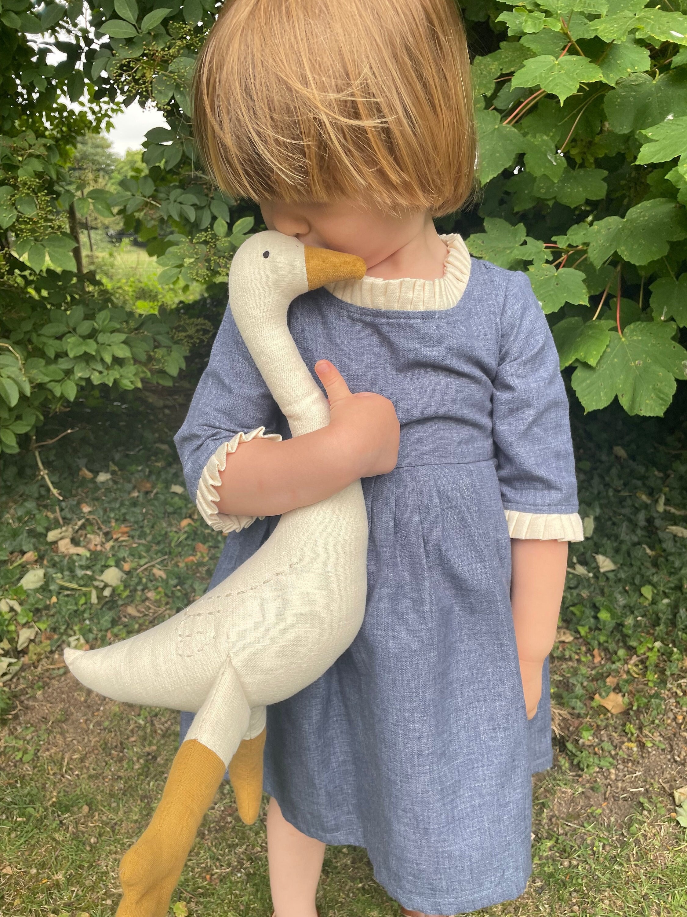 Peluche de ganso de lino premium, reliquia familiar, regalo para baby shower, bordado a mano, unisex, neutro, atemporal, pájaro, decoración infantil.