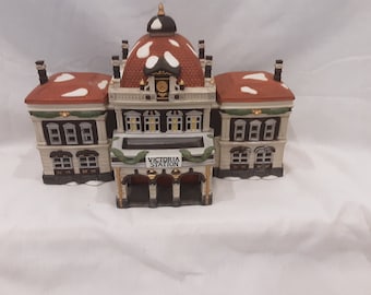 Vintage Dept 56Village VICTORIA STATION house porcelain Christmas collectable