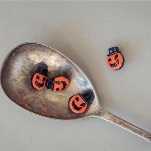 Comical pumpkin shank button 14mm