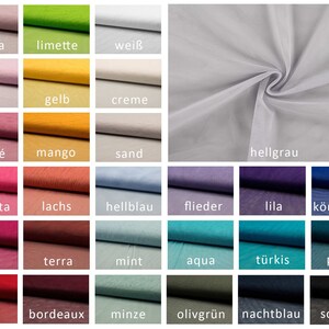 Könnte beinhalten: Eine Farbkarte mit achtundzwanzig Stoffmustern in verschiedenen Farbtönen, darunter Altrosa, Limette, Weiß, Gelb, Creme, Sand, Hellgrau, Magenta, Lachs, Hellblau, Flieder, Lila, Königsblau, Rot, Terra, Mint, Aqua, Türkis, Petrol, Olivgrün, Nachtblau und Schwarz.