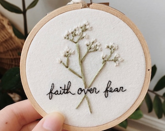 Bastidor de bordado "La fe sobre el miedo"
