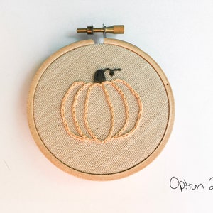 Mini embroidery hoop / Pumpkin embroidery / Seasonal decor Option 2