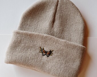 Gorro de mariposa / Gorro bordado