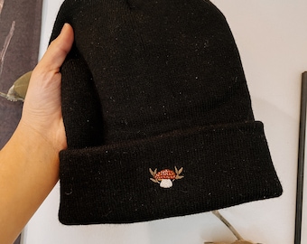 Gorro con forma de hongo / Gorro bordado