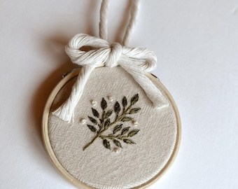 Adorno de bordado botánico