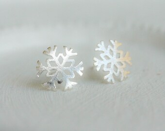 Silver snowflake earrings, snowflake stud earrings, sterling silver earrings, jewelry for woman, winter earrings,