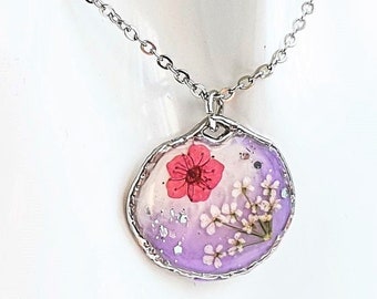 Collier de fleur pressé, rouge, jaune, violet, blanc pendant, chaîne argent, bijoux nature, vraie fleur, fait à la main, cadeau bohemian pour femme